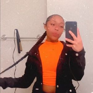 Meet your Posher, Nia